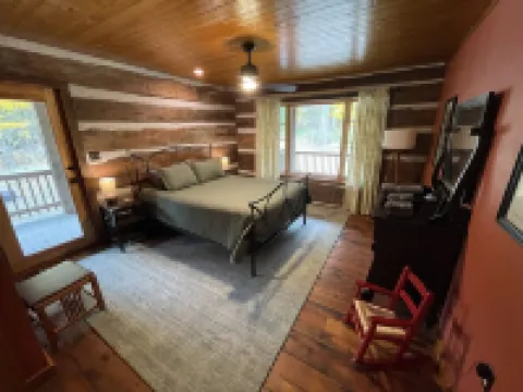 Cabin With Modern Kitchen, Fireplace, Porch! 20% weekly discount Feb-Apr!