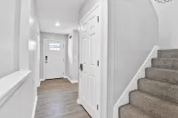 ❖Driveway❖15min → DT❖Family-Friendly❖Yard+Patios❖Corner Lot❖Reserved Parking❖