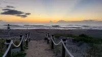 Beautiful, Private Beach House - 1 Block To The Beach (AC) 3 Bedroom - Sleeps 8 - Bintang 2
