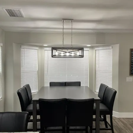 Lake Powell Modern Remodeled VRBO - 3BR, 2BA minutes to Lake and Restaurants!