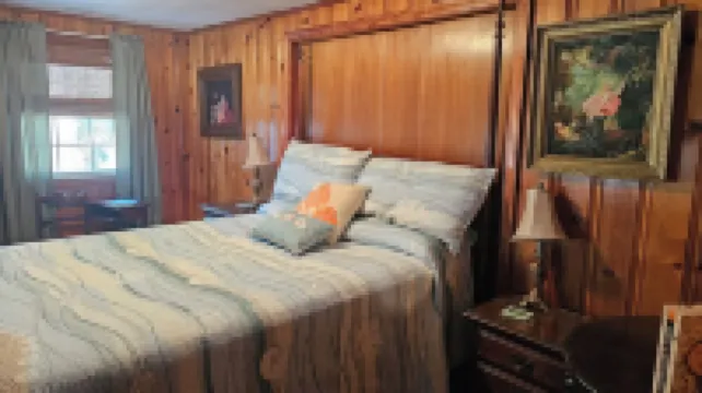 Discover Beaufort's history steps away! Charming Apartment near downtown. Hotels in Beaufort