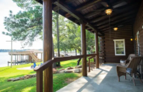 Cozy Log Cabin - Lakefront 2 Boat Lifts 2 Jet Ski Lift FirePit 1Gig WiFi