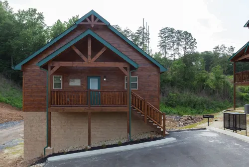 Brand new/Luxury Cabin/ 2 min to Dollywood/Hot-tub