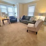 Steel Hideaway, first floor easy access, king bed, fenced yard, fast wifi