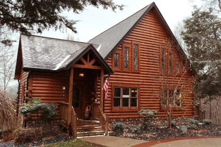 Bourbon Trail, Ark Encounter, Family Gatherings, WiFi, Cabin, Sleeps 29!