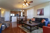 Cozy and Charming Hill Country Lakeview Oasis