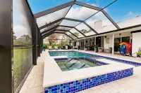 Beautiful 4-bedroom House in Charming Location - Heated Pool - Near Beach