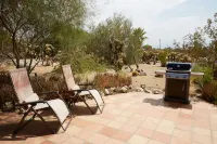 Round Glass House 1 Acre / 6 Blocks to Spa Hotel with Hot Jacuzzis, Sauna & Pool