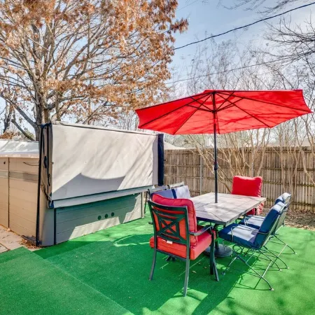 Big 4 Bdrm 2 Bath, Private 15' Swim Spa, Hot Tub, Fenced Private Yard, Big Trees