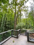 Modern Tree House Cabin in the Trees, Aska Adventure Area, 10 mn to Downtown