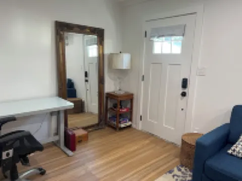 Charming 1-bedroom house with WiFi and kitchen in Santa Clarita