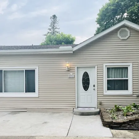 Devils Lake Cottage Dock Private Fenced Yard Grill Yard Games Boat Rental