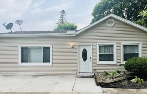 Brb Elm Park Cottage Devils Lake  Fire Pit Grill Private Backyard Dock