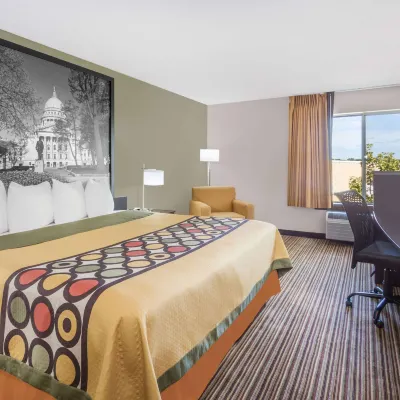 سوبر 8 باي ويندام ماديسون ساوث Hotels near كلية إجوود
