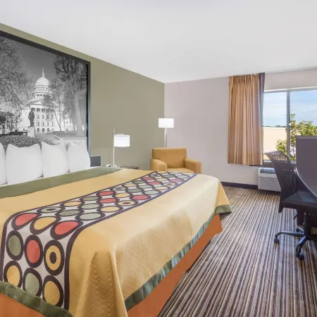 Super 8 by Wyndham Madison South