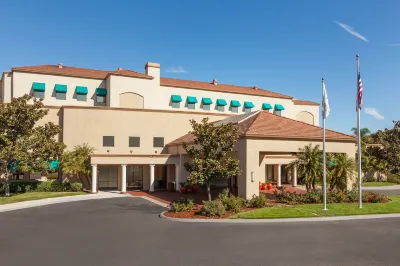 Embassy Suites by Hilton Temecula Valley Wine Country Hotels in der Nähe von Pennypickle's Workshop - Temecula Children's Museum
