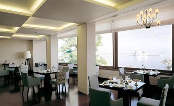 Amphitryon Hotel