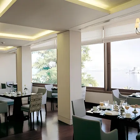 Amphitryon Hotel