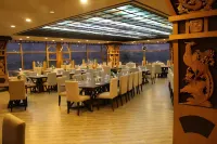 Hunza Darbar Hotel فنادق في جيلجيت