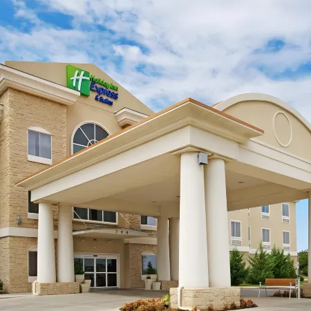 Holiday Inn Express & Suites VERNON COLLEGE AREA (HWY 287) by IHG