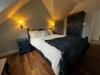 Secluded Retreat - in the heart of the Anchorage