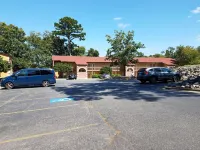 Motel 6 Hot Springs, AR - parking