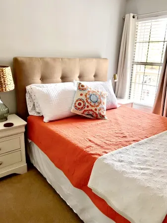 Beautiful 2 bed 2 bath Corner Unit with golf course view-5 minutes from beach