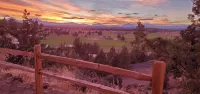 Mountain View Cabin Oasis near Smith Rock on Multi-acre Property, Dog-Friendly!