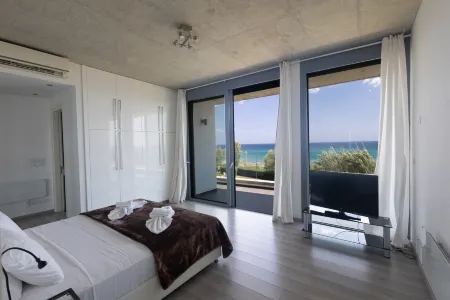 Protaras Holiday Villa EL34 - Seafront villa
