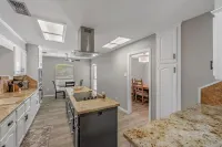 Comfortable Escape - Pool w/ Slide & Hot Tub, Great for Families & Groups