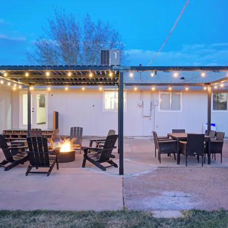 Perfect modern space to relax & play. Central & close to all attractions!