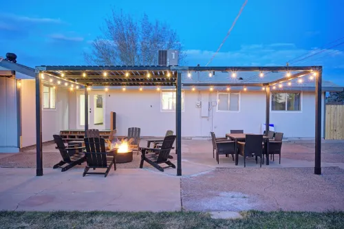 Perfect modern space to relax & play. Central & close to all attractions!