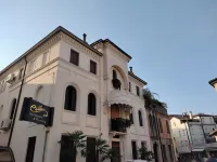 Apartment in the center of SACILE..... Serenissima Garden Hotel dekat Teatro Zancanaro di Sacile