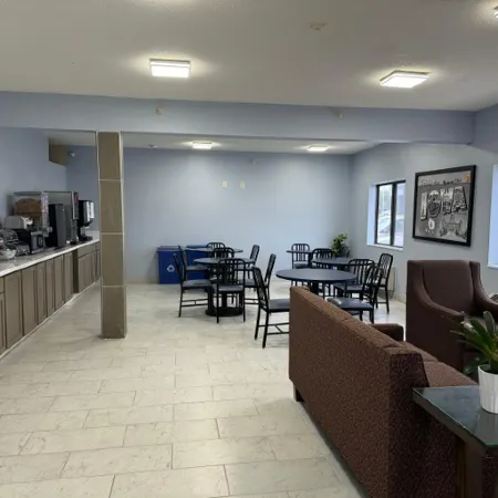 Super 8 by Wyndham Mason City
