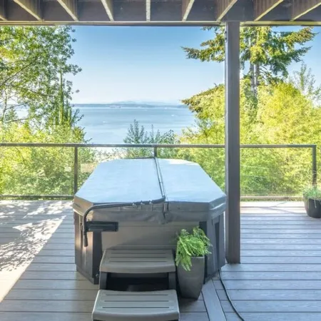 Quintessential Seattle Views, Water/Mtns, w HotTub