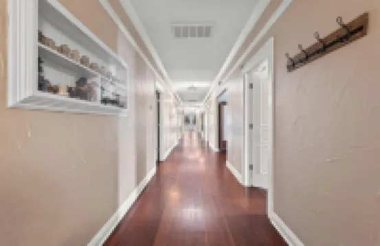 Downtown loft in the heart of Lodi. Great for large groups!