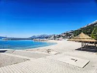 Petra Hotels in Brela