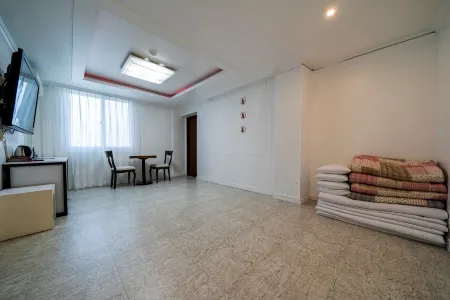 Sacheon J Отели рядом с достопримечательностью «Hallyeohaesang National Park of Sacheonsi»