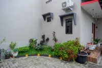 RedDoorz near Kampus UMP Purwokerto 2 Hotel di Penambongan