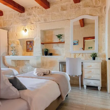 Villa Savona Sleeps 7 with Private Pool