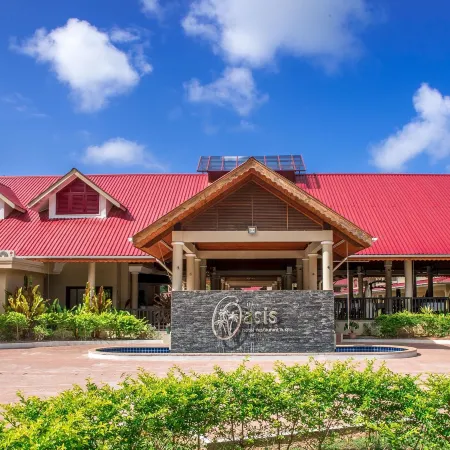 Oasis Hotel Restaurant & Spa