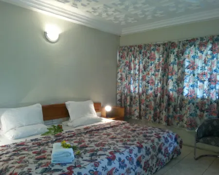 Paradise Resort, Lake Bosomtwe Hotels in Botsomtwe