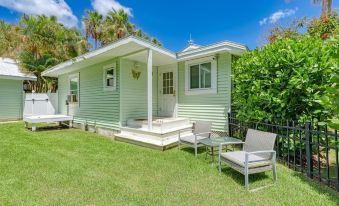 Cottage Haven-One Minute Walk to the Beach-Private Yards-Keyless Locks