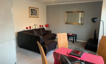 Lovely 2-Bed Apartment in Wallasey, Sleeps 4