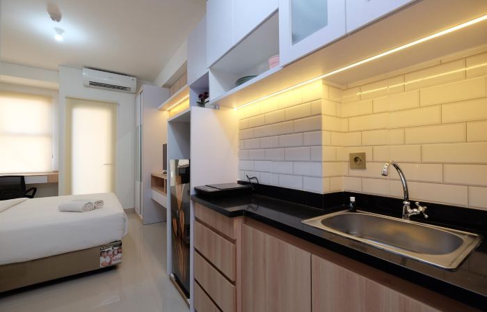Cozy Living and Homey Studio Transpark Cibubur Apartment