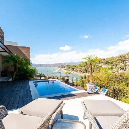 Casa Azul Lakeview Terrace Retreat in Avándaro