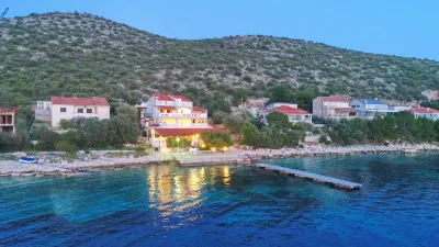 Seafront Apartments Anthony Các khách sạn ở Skrivena Luka