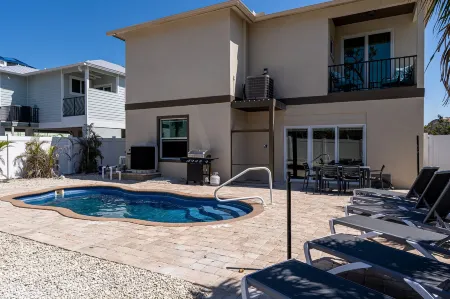 109 Gulfview Avenue - Beautiful Private Pool Home Mid Island Home