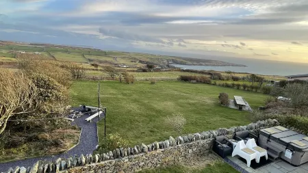 Tan Y Cytiau Отели рядом с достопримечательностью «Porth Dafarch»