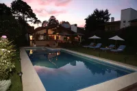 Hotel Las Caballerizas - مسبح